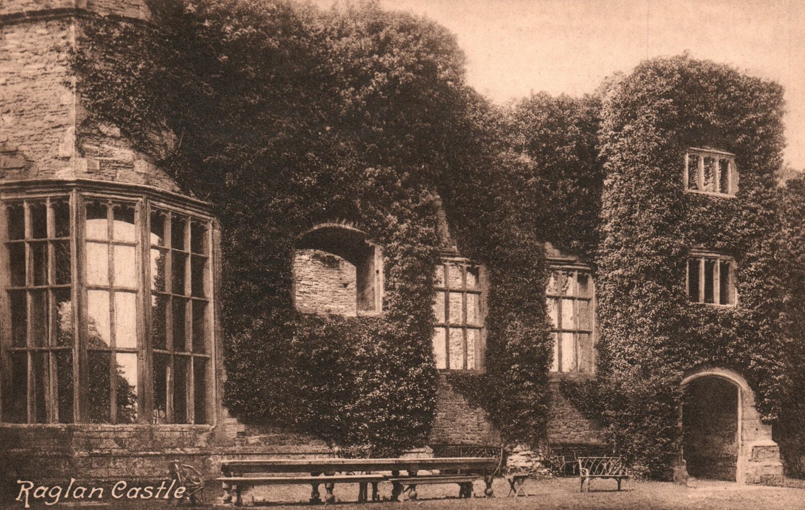 Vintage Postcard 1910's England Raglan Castle The Keep And Moat