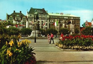 Postcard Malmo Stortoget Med Statyn Av Karl X Gustav Malmö, Sweden