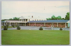 Roadside~Providence Rhode Island~US Route 6~Colonial Motel~Vintage Postcard