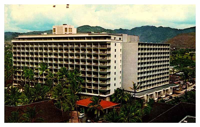 Postcard HOTEL SCENE Honolulu - Waikiki Hawaii HI AR3829