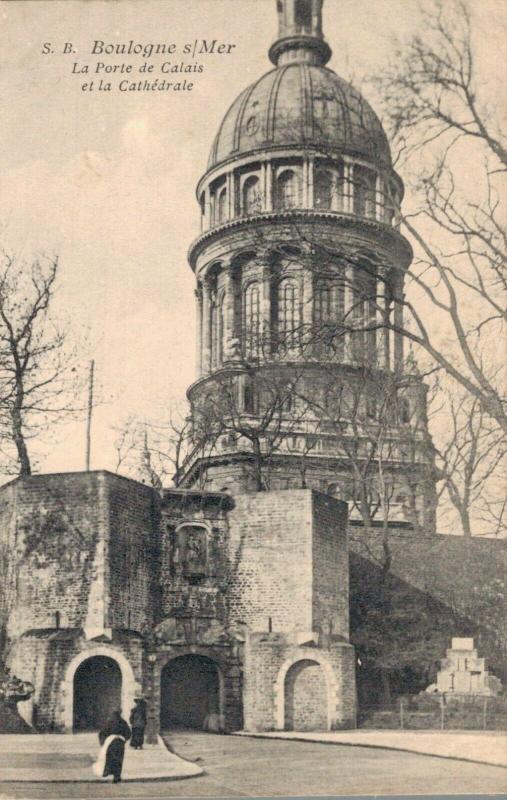 France Boulogne sur Mer La port de Calais et la Cathedrale 02.88