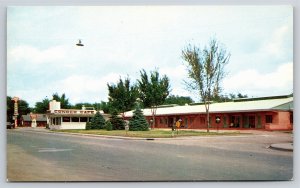 Roadside~Conoco Motel Café & Service Station Grand Island Ne~Vintage Postcard