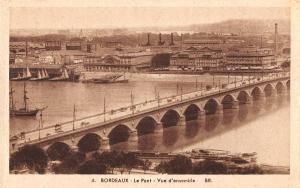 B105778 France Bordeaux Le Pont Vue d'Ensemble Bridge River Boat