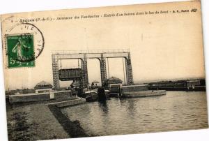 CPA ARQUES - Ascenseur des Fontinettes-Entrée d'un bateau dans le bac (268124)