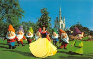 Snow White & The Seven Dwarfs WALT DISNEY WORLD Castle c1970s Vintage Postcard