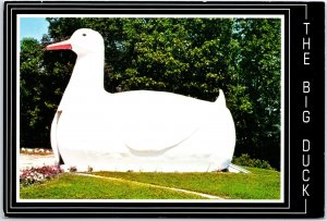 VINTAGE CONTINENTAL SIZE POSTCARD THE BIG DUCK AT RIVERHEAD LONG ISLAND N.Y.