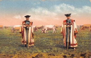 A915 Hungary 1923 Hortobagy Traditional Costume Shepherds Cattle postcard