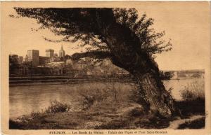 CPA AVIGNON - Les Bords du Rhone - Palais des PAPES et Pont St (511637)