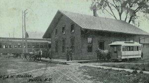 C.1900-07 D.L. & W. Station Horse Trolly Train R.R. , Fulton, NY Postcard F15