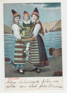 P2662 1907 postcard  lilla syster 3 women in costume, old sweden king stamp