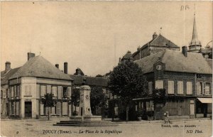 CPA TOUCY - La Place de la République (658590)