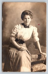 RPPC   Pretty Woman   Postcard