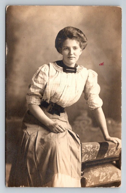 RPPC   Pretty Woman   Postcard