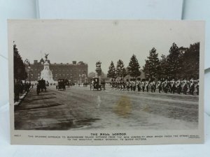 Vintage Antique Postcard Soldiers Marching Down The Mall London c1920