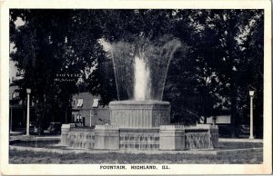 View of Fountain, Highland IL c1939 Vintage Postcard J32