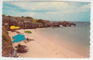 P2010, 1973 bermuda postcard the beach people st. george hotel @ fort catherine