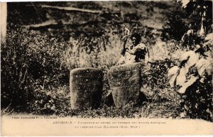 PC ABYSSINIE FAUCHEUR AU REPOS TERRAIN DES RUINES ANTIQUES ETHIOPIA (a29095)