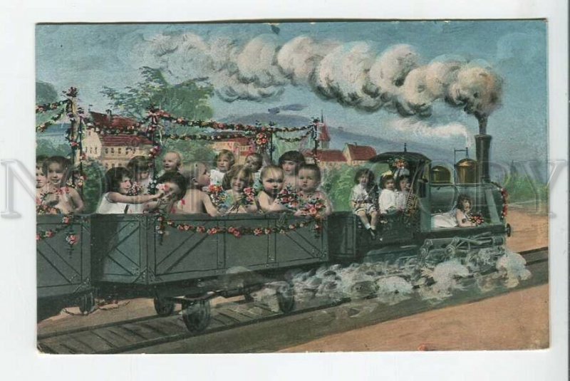 439234 MULTIPLE BABIES in TRAIN Railway Vintage postcard WWI Feldpost