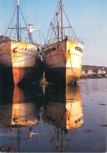 Postcard Low tide Port of Camaret (Finistere) sailing vessels