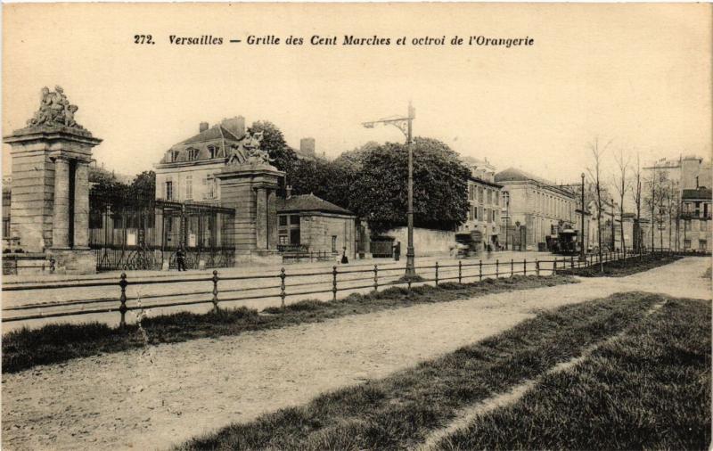 CPA VERSAILLES - Grille des Cent Marches et octroi de l'Orangerie (453113)