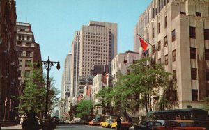 Vintage Postcard The Famous Fifth Avenue Rockefeller Center New York City NYC