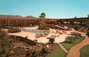 VINTAGE POSTCARD THE CAREFREE INN TOWN OF CAREFREE ARIZONA POOL AREA 1970s