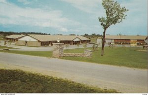 PETERBOROUGH , Ontario , Canada , 1950-60s ; Tops Motor Hotel