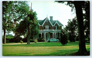 HOLLY SPRINGS, MS Mississippi ~ CEDARHURST Historic HOME c1950s Car Postcard