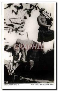 CPM Militaria Highlanders dig in