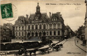 CPA VANNES - L'Hotel de Ville et la Rue Hoche (431300)