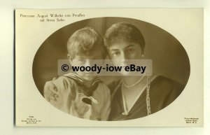 r0011 - Princess August Wilhelm of Prussia with her son - postcard