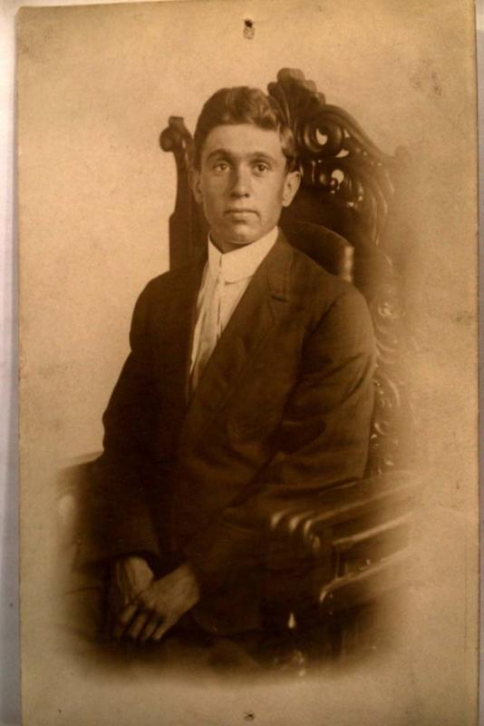 pre-1915 rppc MAN POSING IN SUIT & TIE in Toldeo Ohio studio - OH postcard y3615