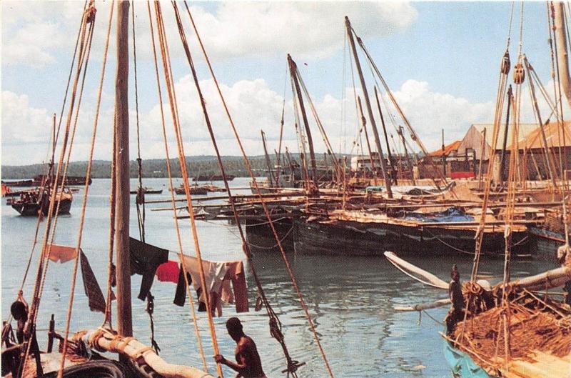 BR27976 Dhows at the old port Unguja ship bateaux tanzania