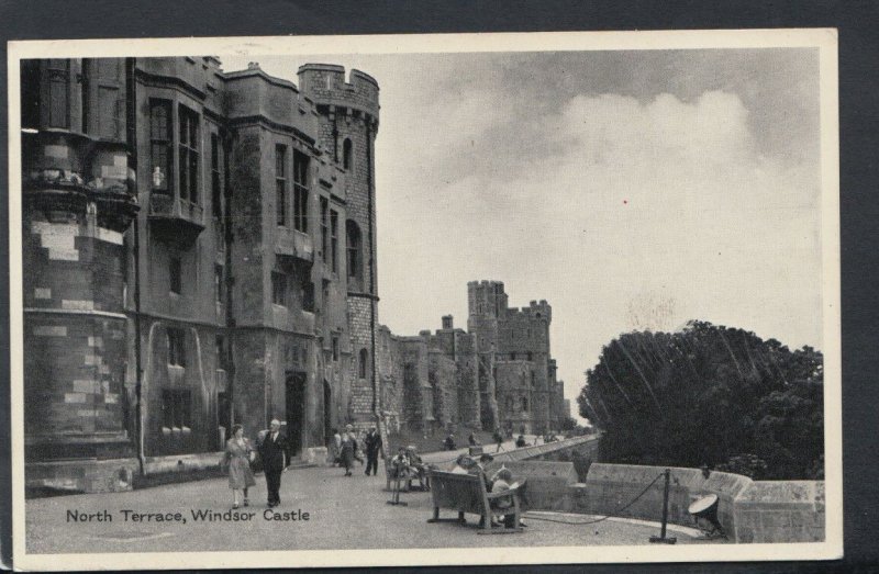 Berkshire Postcard - Windsor Castle North Terrace, Royalty. Posted 1952 - T2649