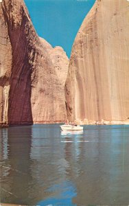 Sailing & navigation themed postcard Lake Powell Colorado River Glen Canyon boat