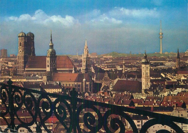 Postcard Germany Munchen Peterskirche, Frauenkirche und Rathaus 