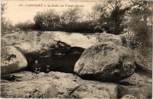 CPA LARCHANT - La Roche aux Voleurs (Sortie) (249357)