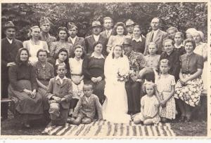 REAL PHOTO PC 1944 HUNGARY ZALAKOPPANY MILITARY MAN WEDDING FAMILY GROUP FOTO