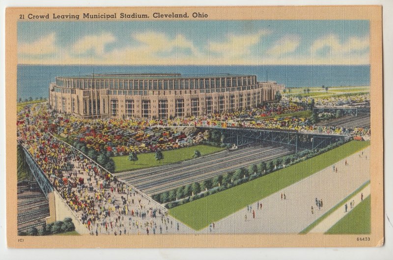 P2986, old postcard birds eye view hugh crowd people municiple park cleveland oh