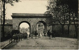 CPA VINCENNES La poste et, á droite, l'avenue du Chateau (65714)