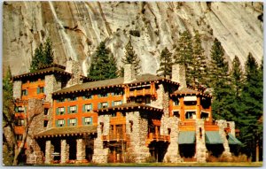 VINTAGE POSTCARD THE AHWANEE HOTEL AND ROYAL ARCHES AT YOSEMITE NATIONAL PARK