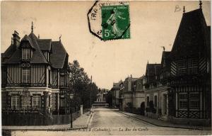 CPA DEAUVILLE-sur-MER - La Rue du Cercle (515639)