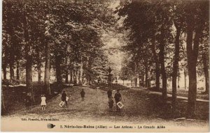 CPA neris les bains les arenes, la grande Allee (1155944) 