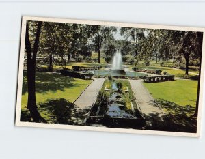 Postcard Kellogg Park And Fountain, Battle Creek, Michigan