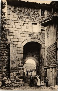 CPA La CHAISE-DIEU - Porte Fortifiée de l'Ancienne Abbaye (203058)