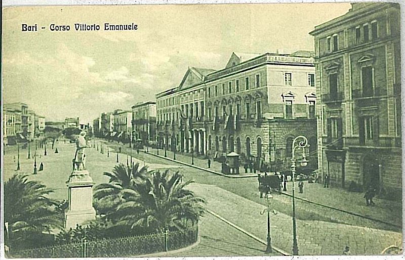 34332 BARI Città vintage postcard - VIA VITTORIO VENETO 1917-