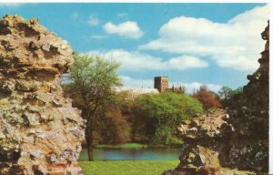 Hertfordshire Postcard - Roman Wall and St Albans Abbey -  Ref V1139