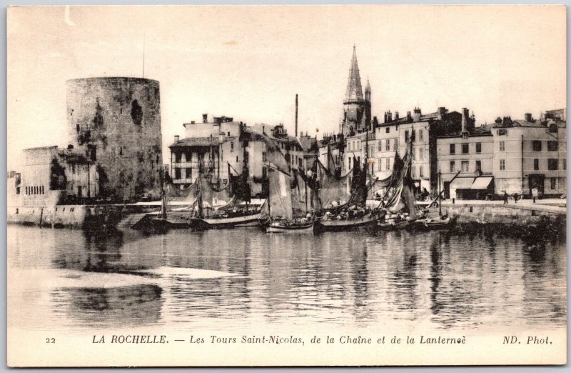 LA ROCHELLE- Les Tours Saint Nicolas de la Chaine et de la Lanternee FR Postcard