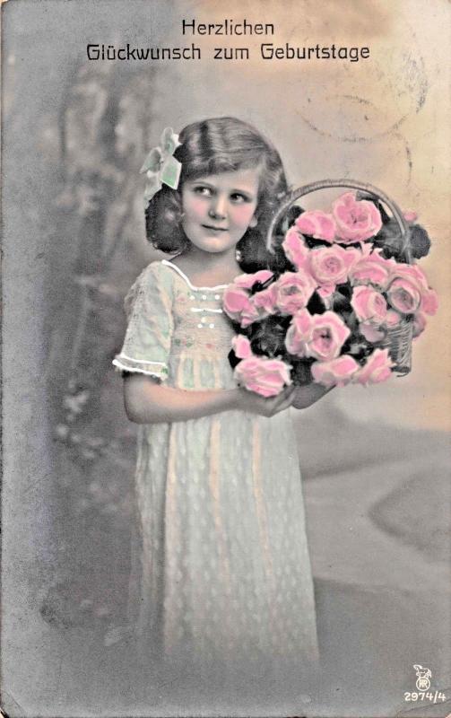 HERZLICHEN GLÜCKWUNSCH GEBURTSTAGE-GIRL & FLOWERS-REAL PHOTO BIRTHDAY POSTCARD