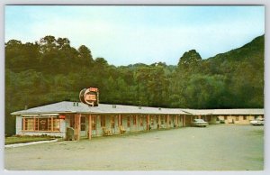 1950's CHARLESTON WEST VIRGINIA WV GOOD'S MOTEL NEON SIGN RESTAURANT POSTCARD